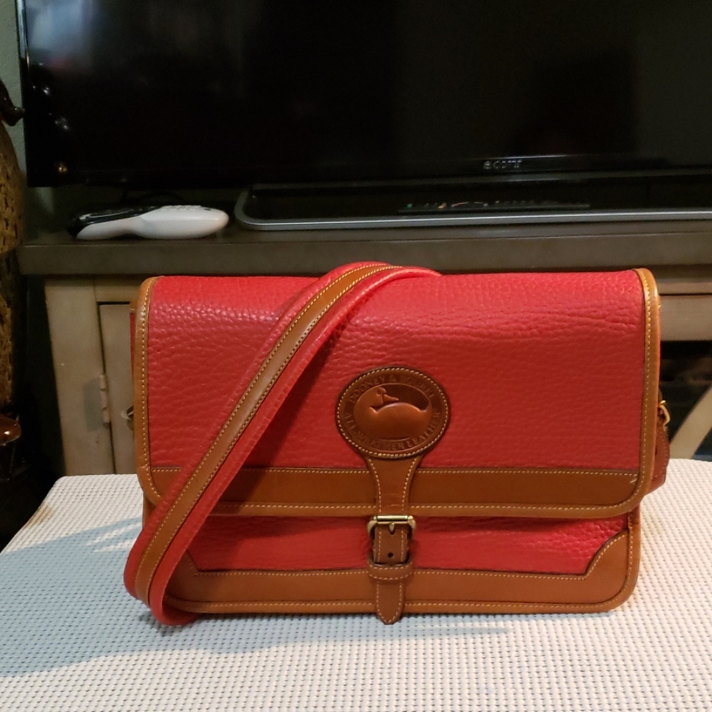 Red shoulderbag